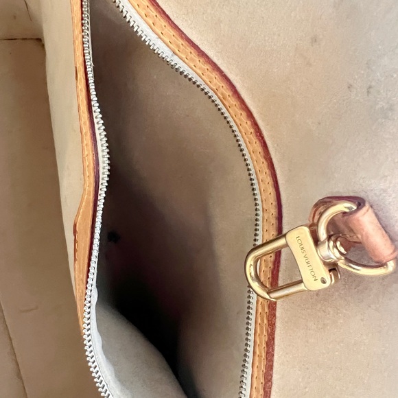 Louis Vuitton Hampstead White Damier PM bag - Picture 13 of 14